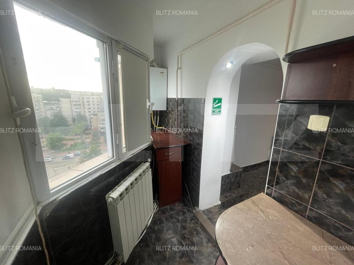 Apartament de vanzare, cu 3 camere, decomandat, 84 mp, zona pasaj Nicolina - 12