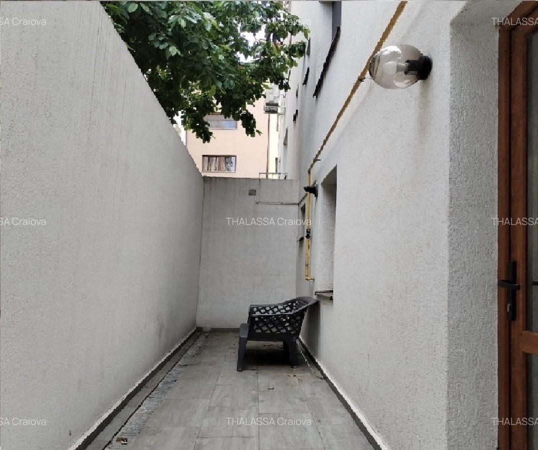 Garsonieră decomandată în Central - 7
