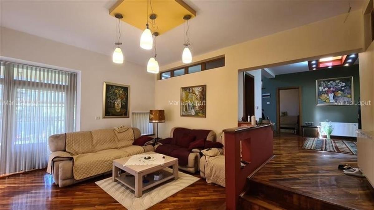 Casă cu 6 camere în Central - 7