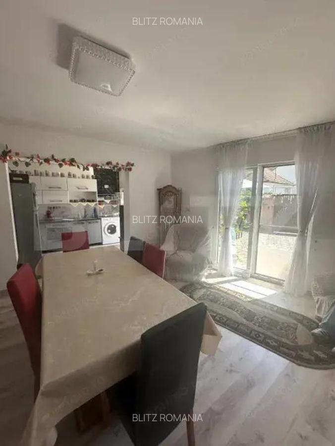 Casa de vanzare cu 3 camere, 120mp, zona semicentrala. - 2