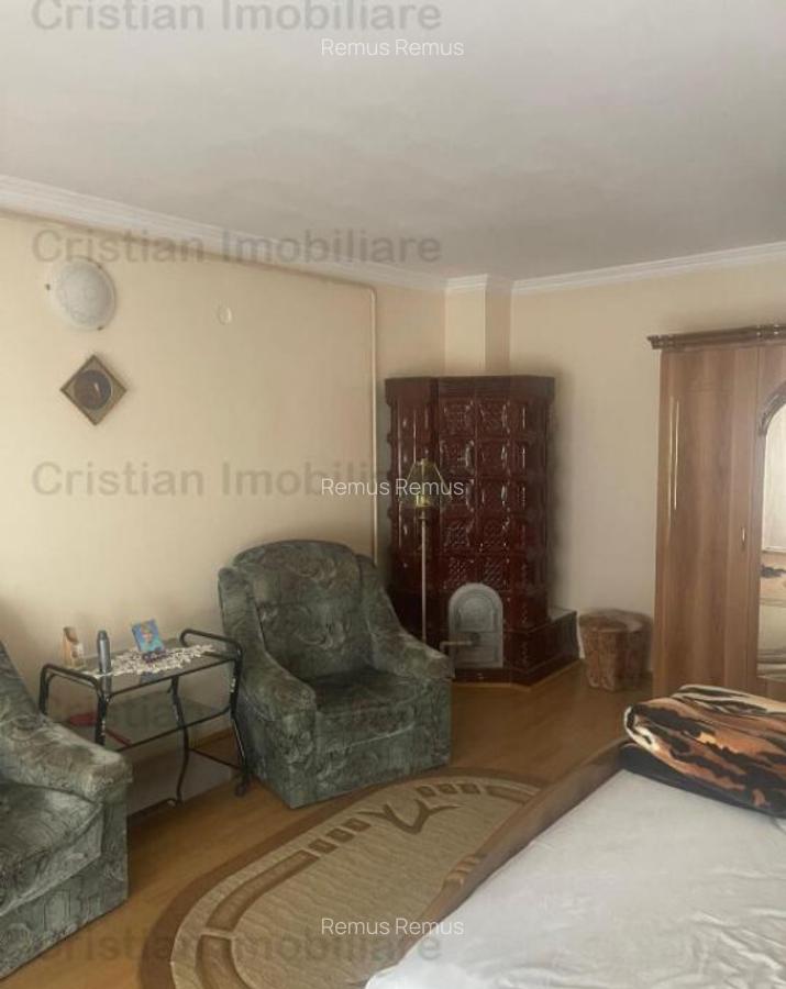 Casa 3 camere,decomandata, construcie anul 2000,Centru - 2