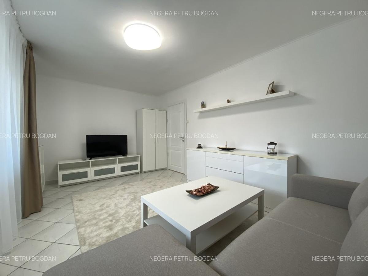 Romana,renovat nou,curat,cu spatii de depozitare. - 3