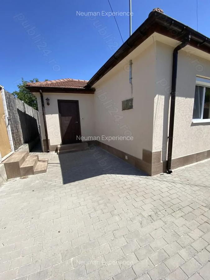 Zona Lipovei, Casa parter, 4 camere, 2 bai, 2 bucatarii, chirie 1000 euro pe luna - 1