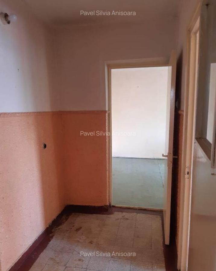 Apartament 3 Camere Decomandat i^n Zona Baia Comunala,et 1 - 2