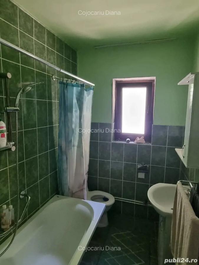 Casa de Vanzare 5 camere - 4