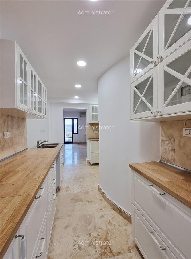 Apartament cu 4 camere decomandat în Polonă - 10