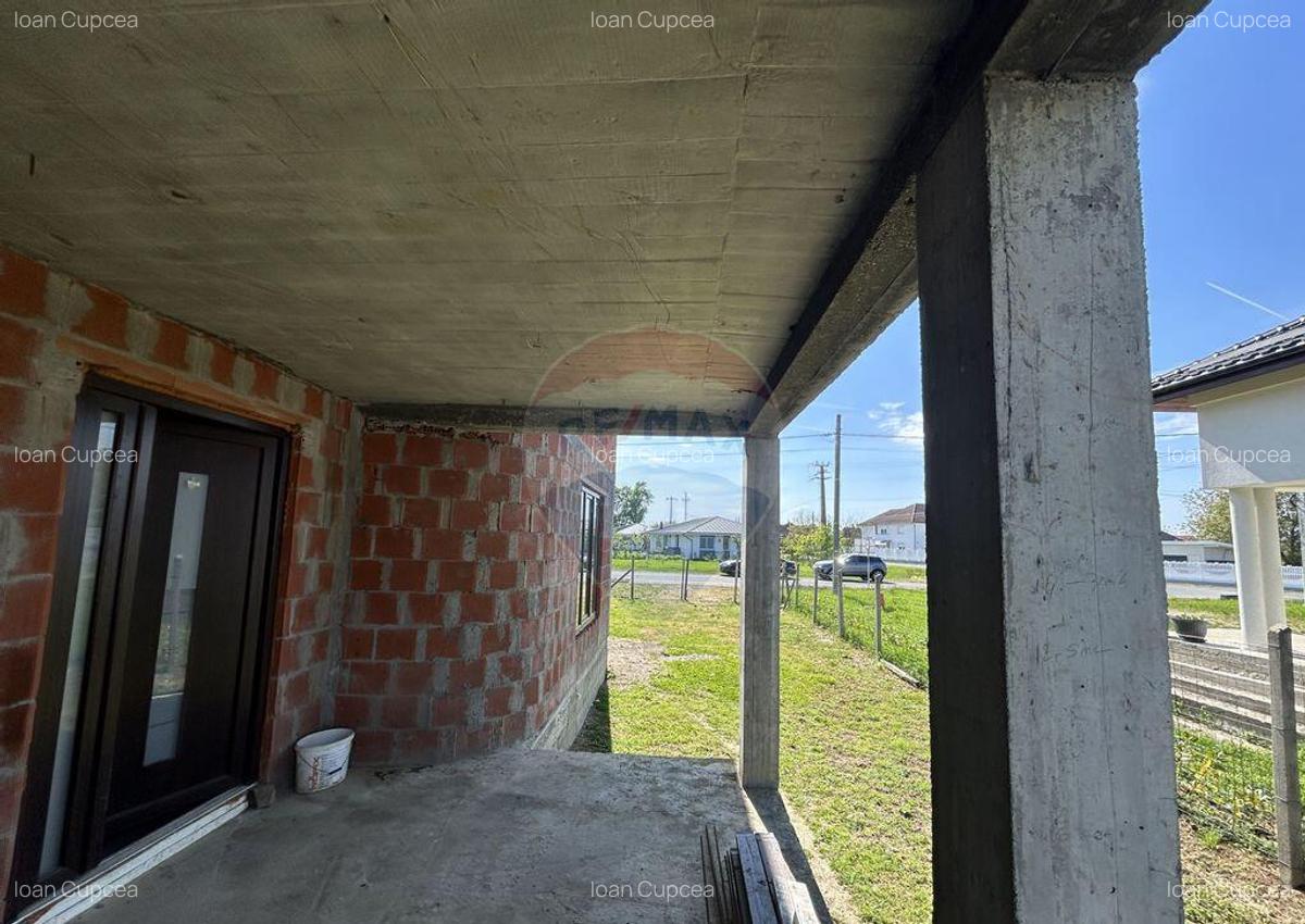Casa la ro?u de vanzare in Satulung - 4
