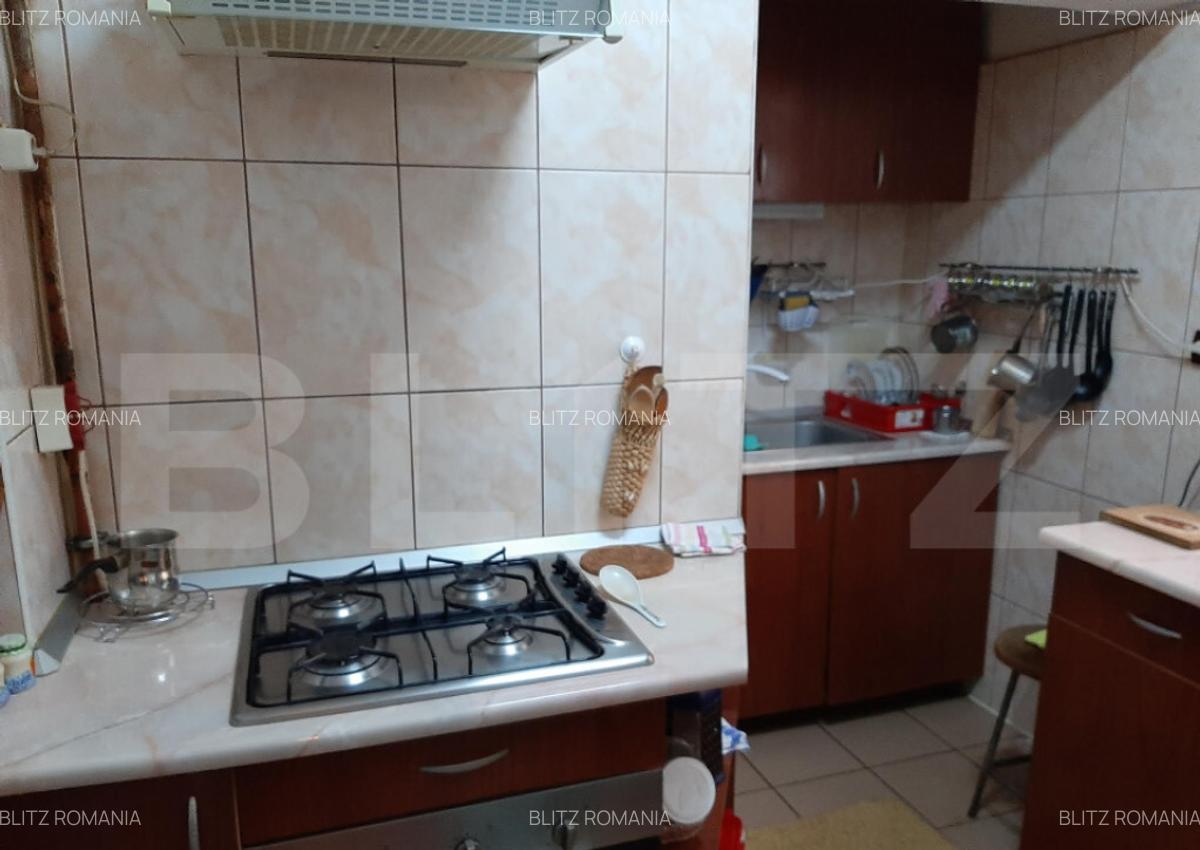 Casa de vanzare, cu 10 camere, suprafata utila 310 mp, zona - 5