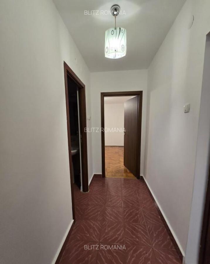 Apartament 3 camere, Nord Complexul Mare, etaj 1 - 12