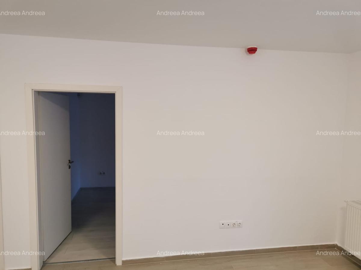 Spatiu comercial de vanzare zona Tractorul bloc nou - 10