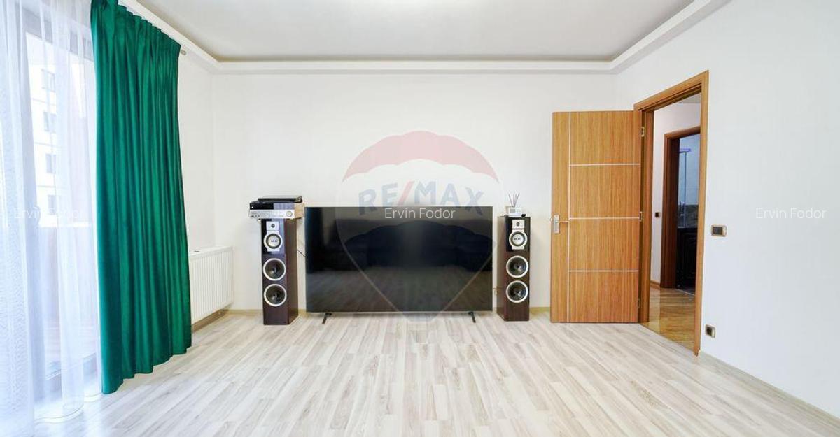 Apartament cu 3 camere de vanzare in Isaran Tractorul - 3