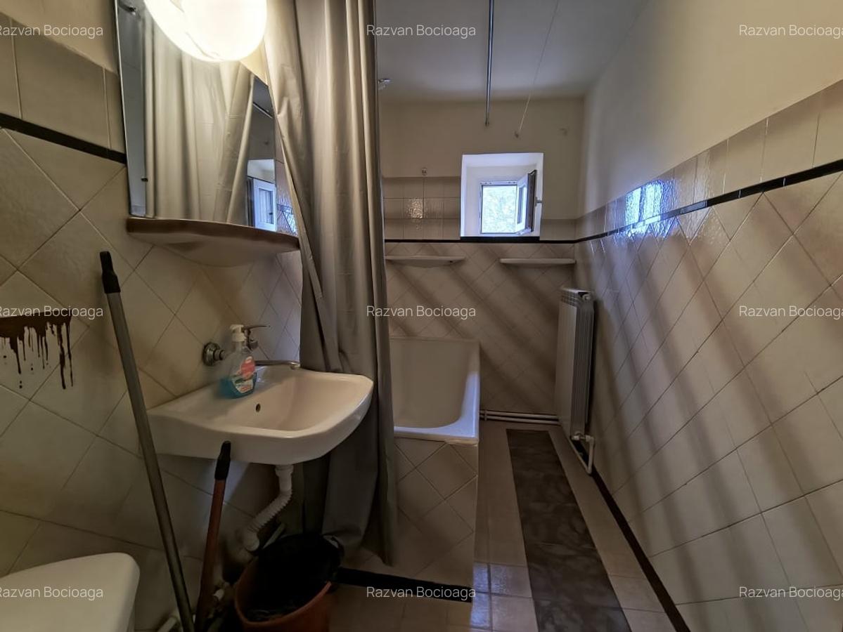 I C Bratianu  sr uri- apartament 3 camere decomandat - 16