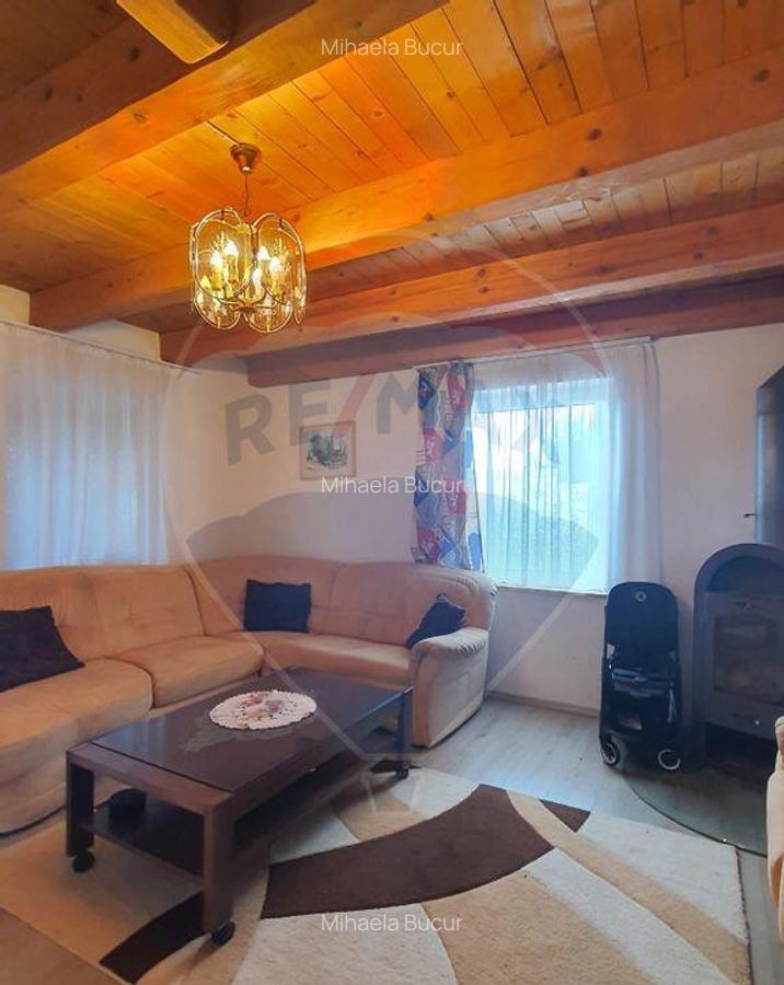 Casa / Vila cu 3 camere de vanzare - 1