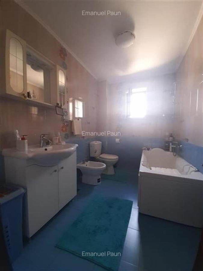 Casă cu 6 camere în Central - 11