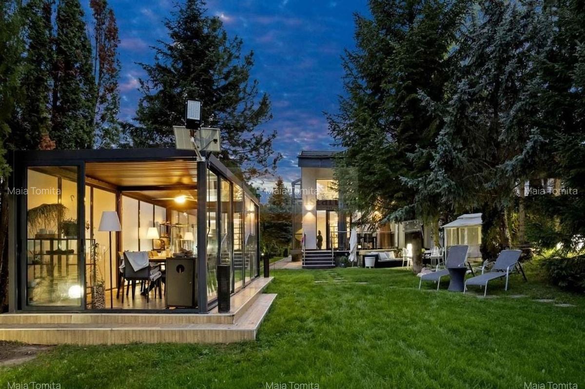 Vilă spectaculoasă pe malul lacului Snagov / 3000 mp teren / Barcă inclusă - 1