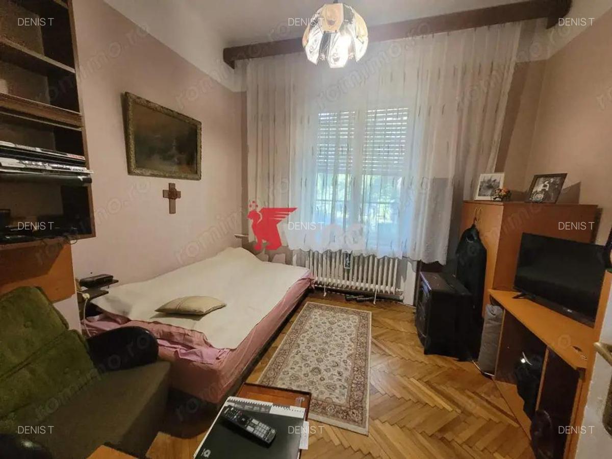 Apartament de vanzare 3 camere, Zona centrala - 4