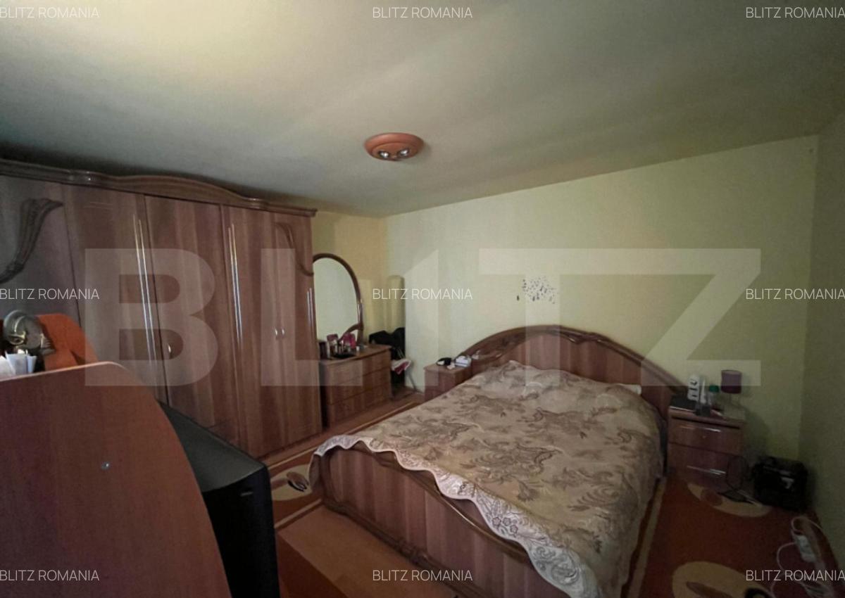 Proprietate formata din doua case si 1087 mp teren, zona Car - 8