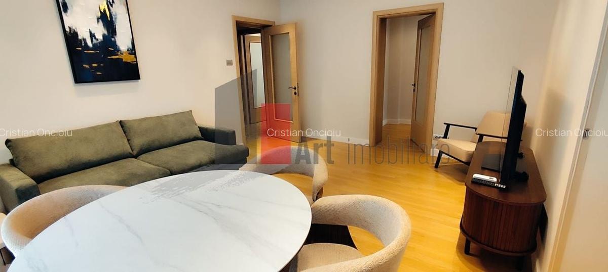 Apartament cu 3 camere semidecomandat în P-ța Victoriei - 3
