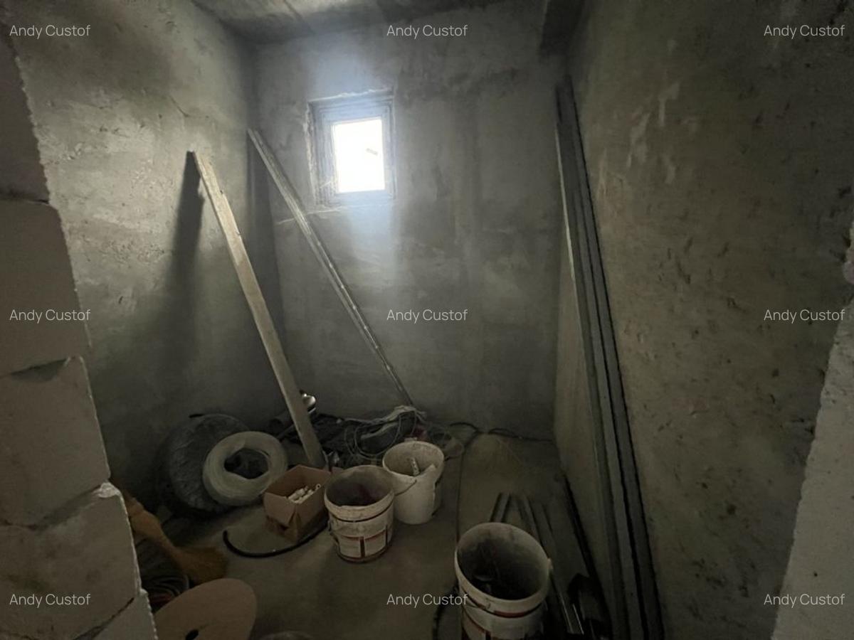 Duplex la gri 175 mp utili 58 mp demisol curte 180 mp  3 bai 3/4 dormitoare - 12