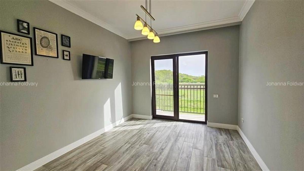 Casă cu 5 camere în Dumbrăvița - 12