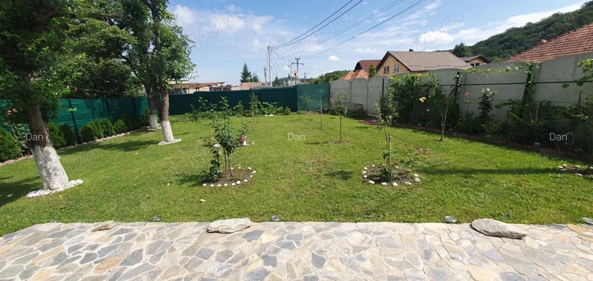 Casa renovata 2024 cu 2 apartamente incalzire in pardoseala - 2