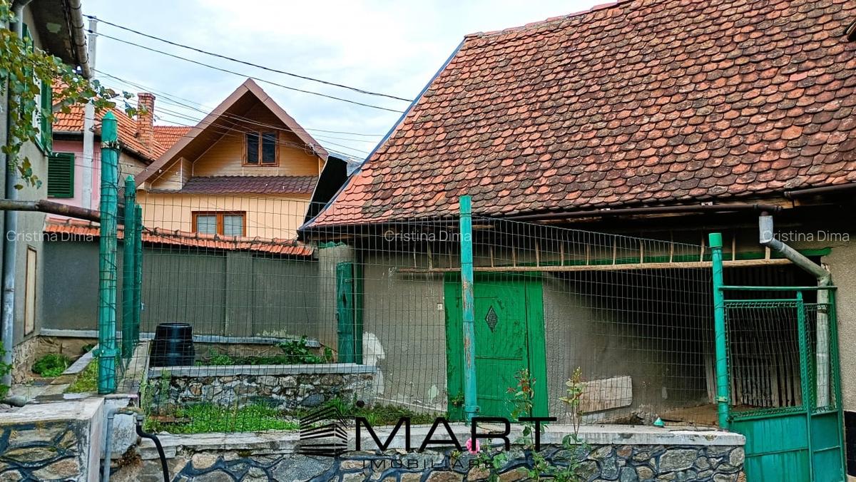 Gospodarie in vatra satului Rasinari - casa cu 4 camere si sura - 5