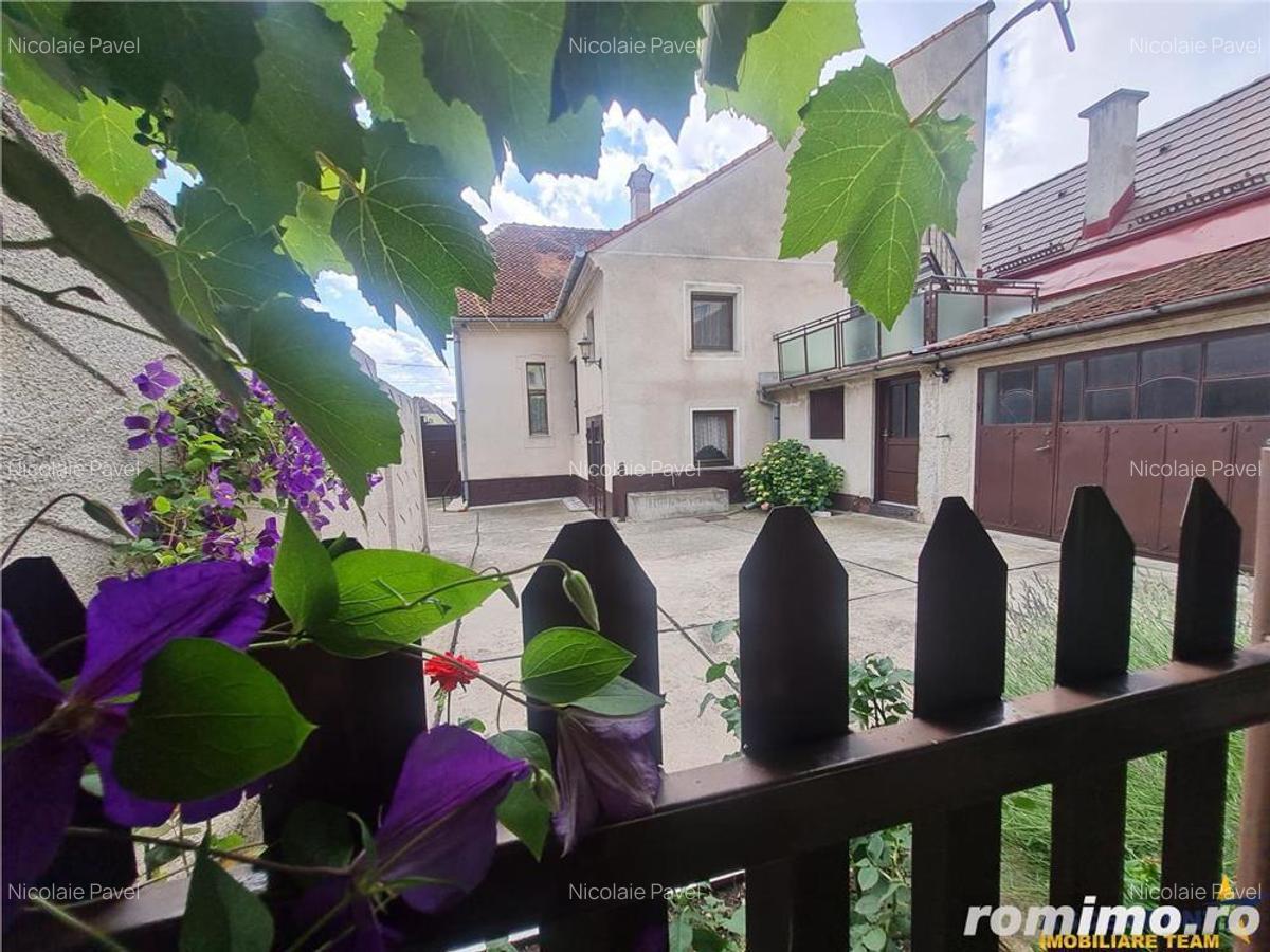 Poveste saseasca la umbra vitei de vie, cu crama si gradina cu flori, Central Codlea - 3