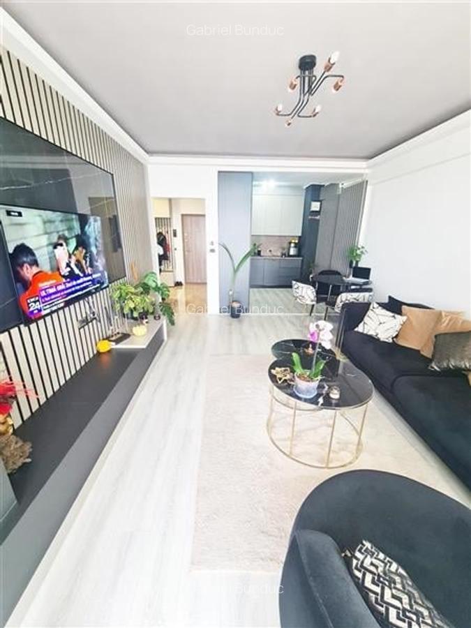 Apartament cu 3 camere decomandat, mobilat în Tractorul - 2