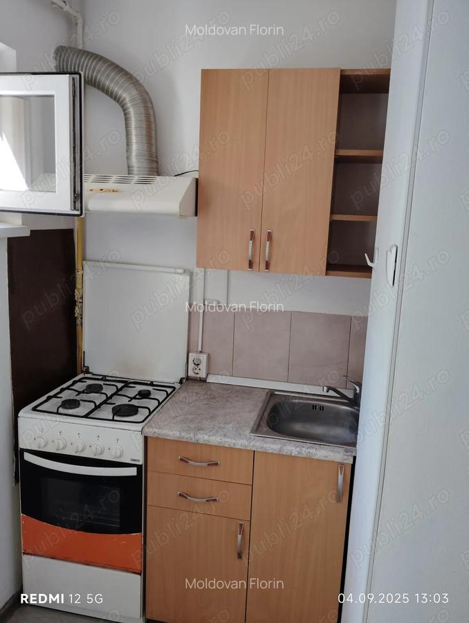 Inchiriez garsonieara Pia?a Re?i?a - 5 Inchiriez garsonieara Pia?a Re?i?a - 5