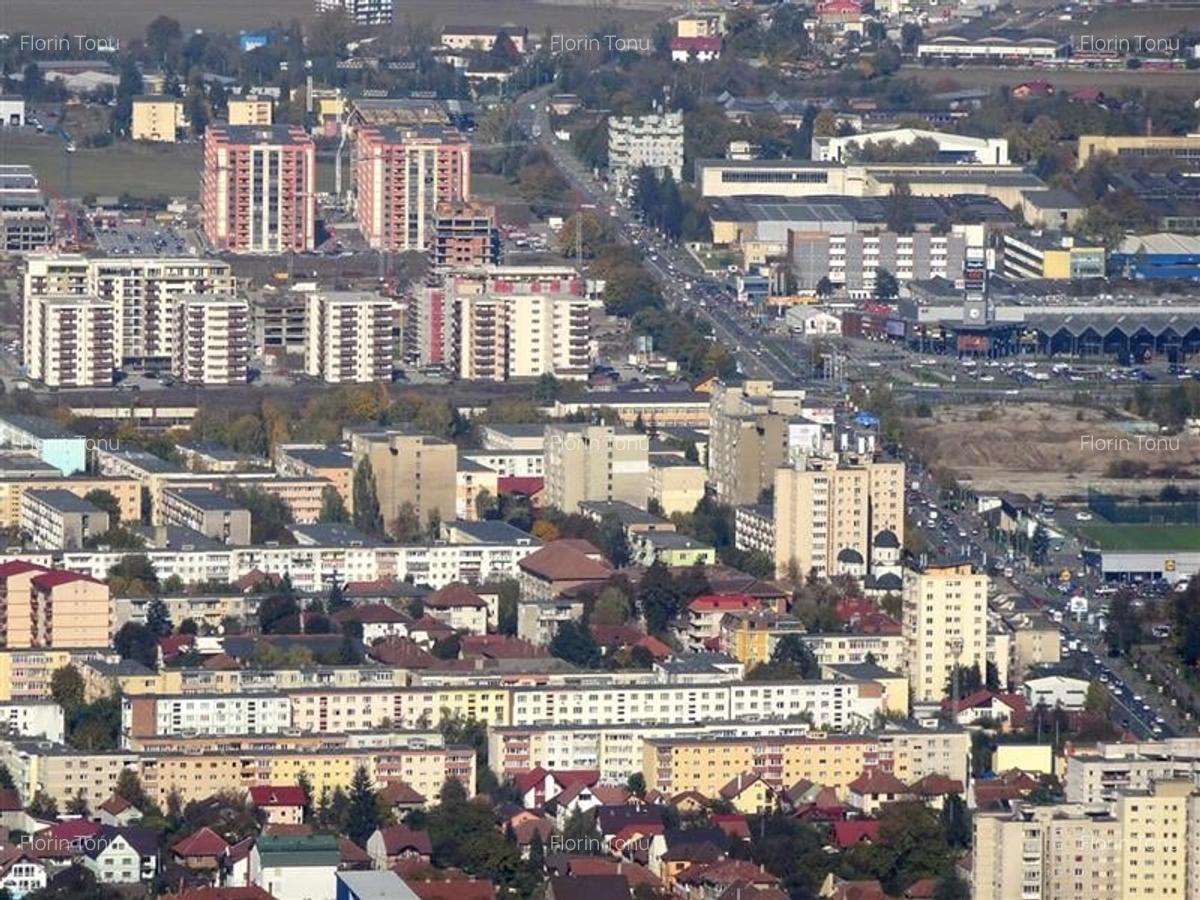 Apartament cu 2 camere decomandat în Tractorul - 2