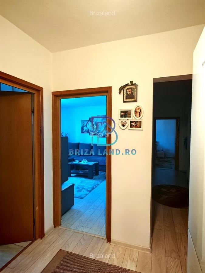 Doamna Ghica, bloc 2002, etaj 3/4, decomandat, doua bai - 11