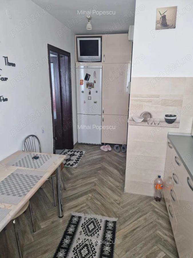 Apartament semi-decomandat 3 camere. - 2