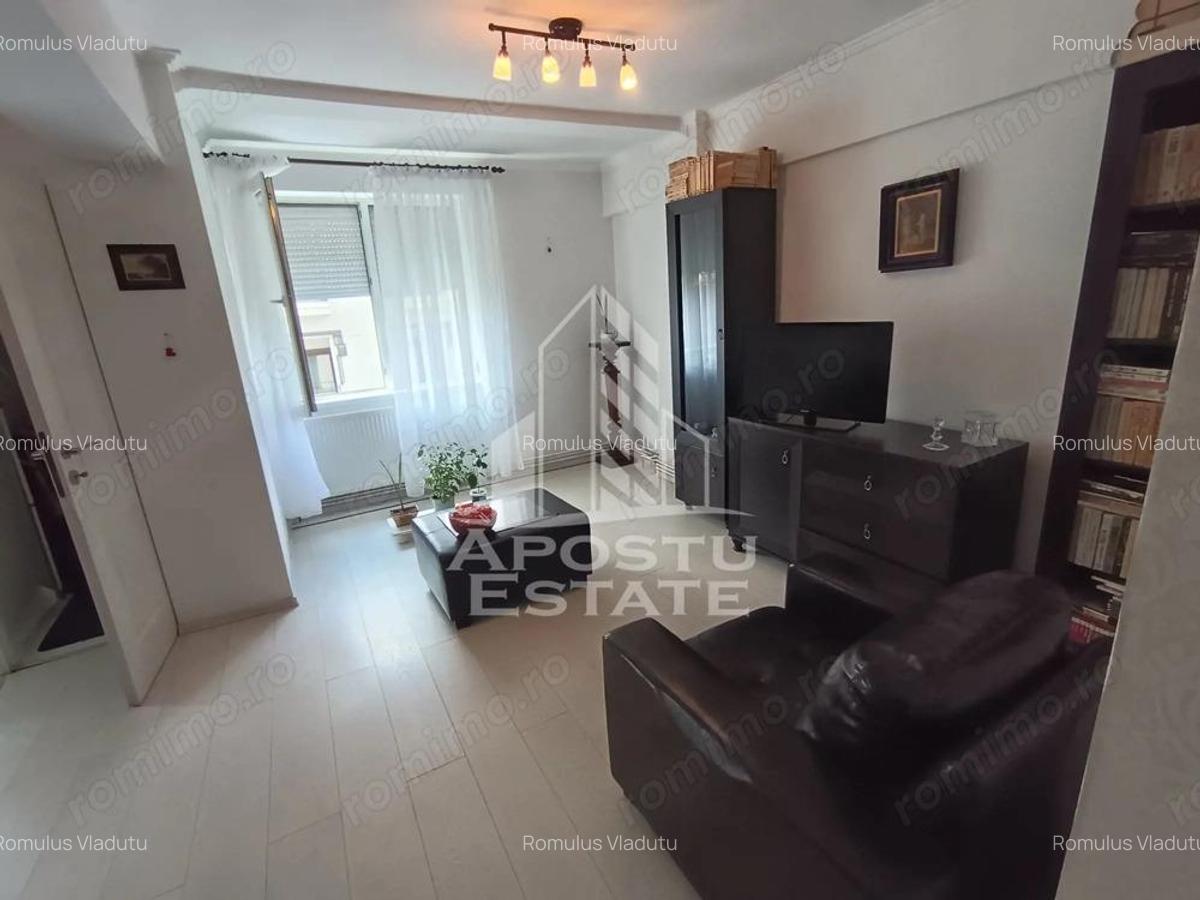 Apartamant 2 camere in centrul orasului centrala proprie, loc parcare - 1