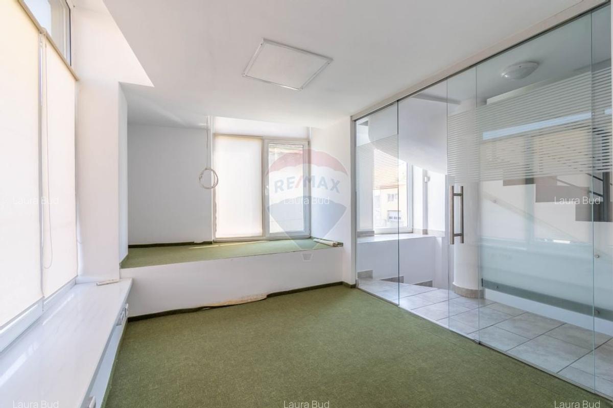 Casa cu 12 camere de inchiriat, Str. Traian - 9