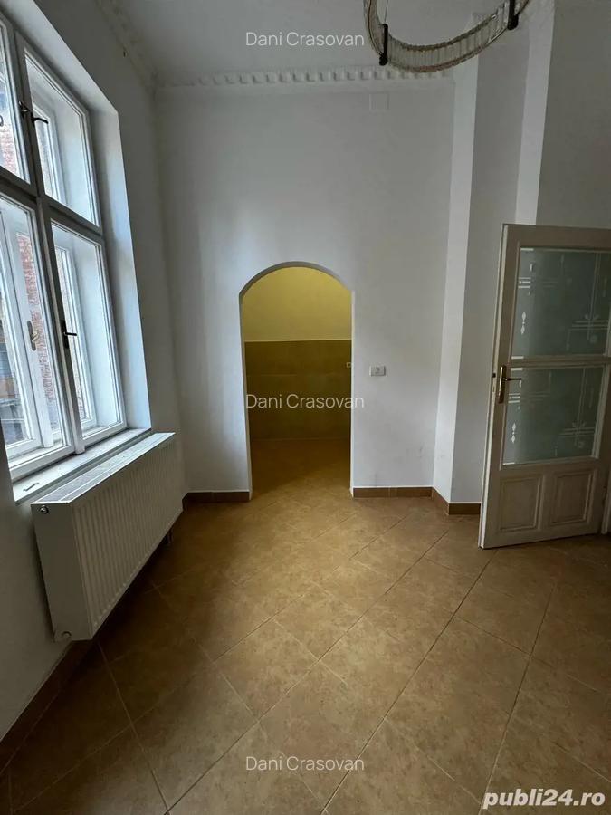 Inchiriez apartament cu 3 camere renovat - 10