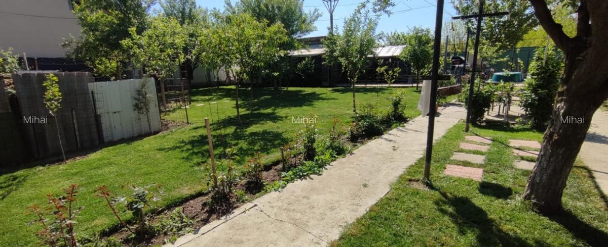 Casa cu teren aferent 1000 m2 - 1