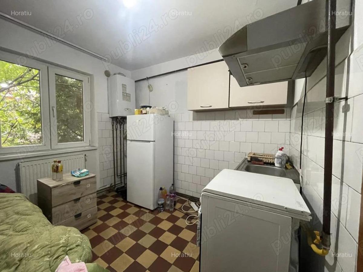 Zona AEM - Etaj 1. CENTRALA, imobil anvelopat, decomandat, NEGOCIABIL. - 2