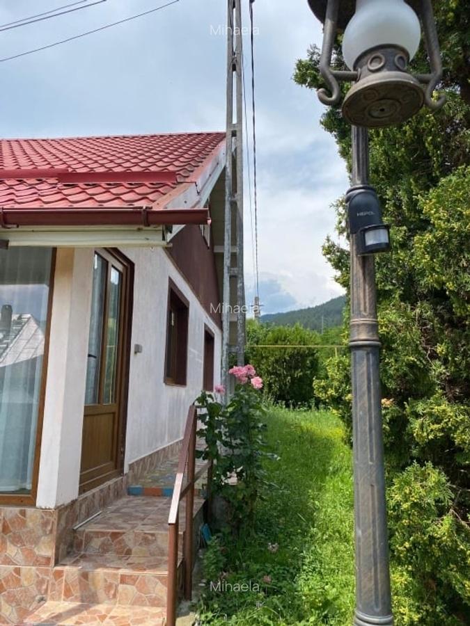 Casă spațioasă cu garaj și foișor - 5 Casă spațioasă cu garaj și foișor - 5