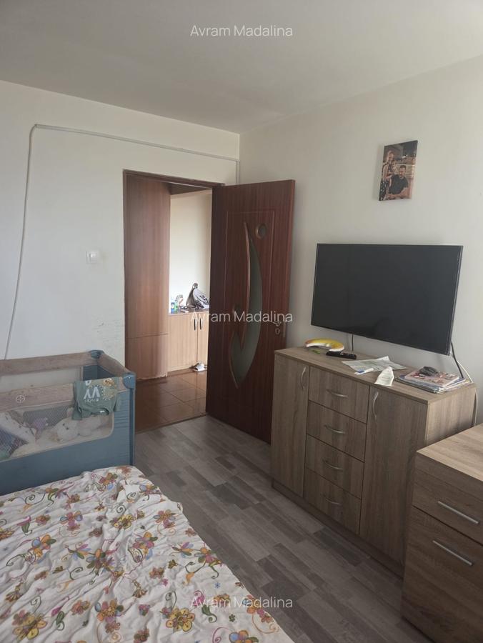 Tomis 3_apartament 2camere,decomandat,pret 82.000E - 1