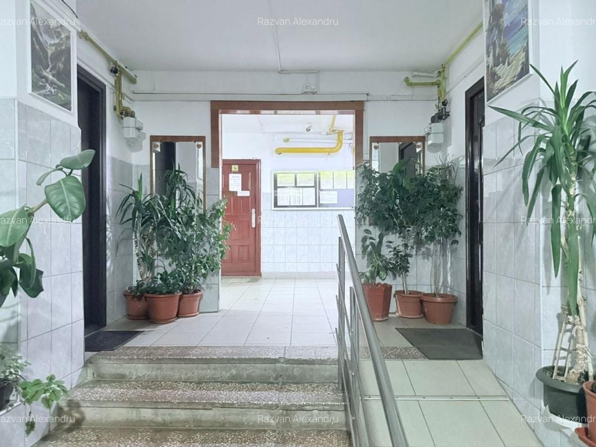 APARTAMENT ULTRAMODERN DECOMANDAT BLOC 1980 LUJERULUI - 11