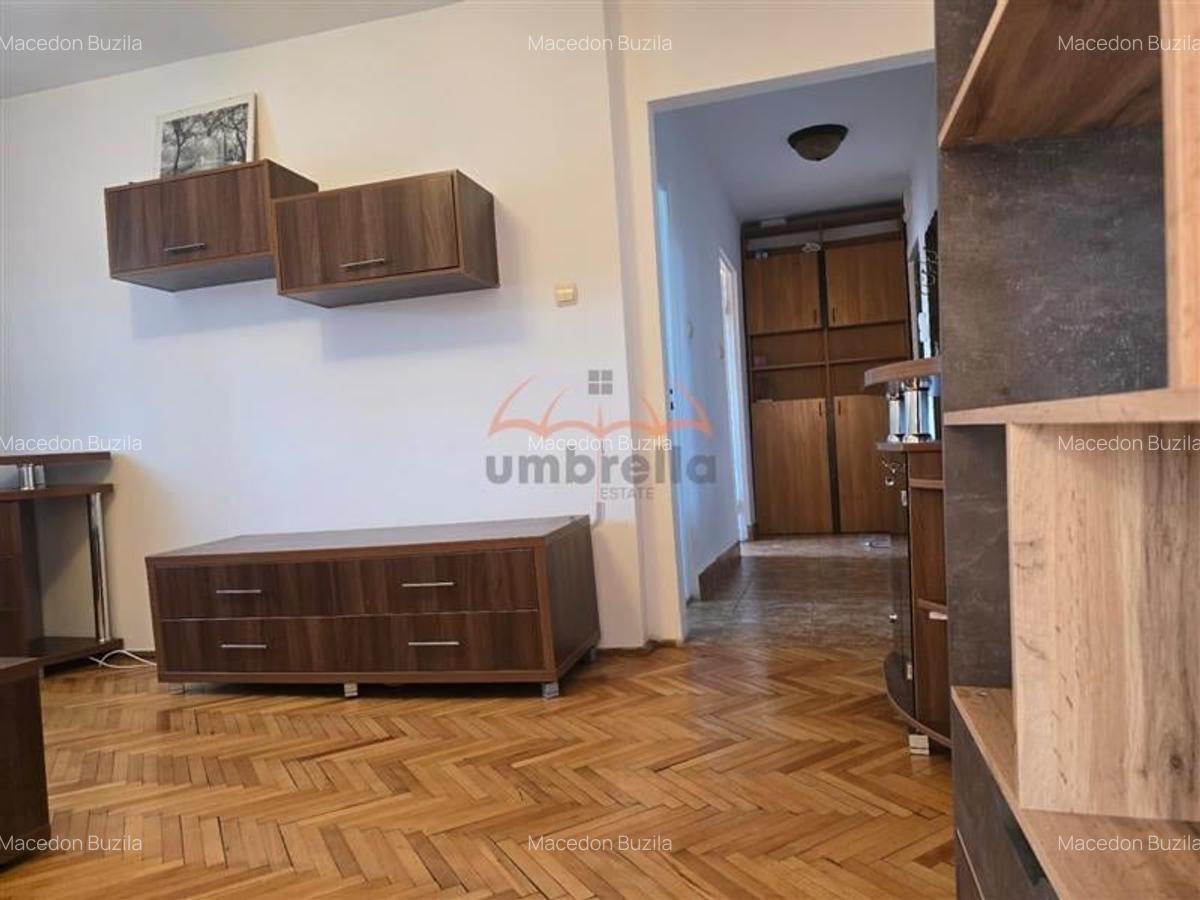 De inchiriat  un apartament cu 2 camere in zona  Horea - 4