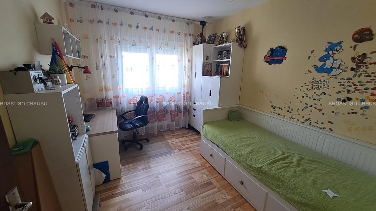 Apartament cu 3 camere decomandat în Aradului - 2