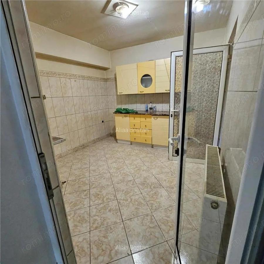 Doua case vecine, cu vad, in Bucure #537;ti, Tineretului, Parcul Carol - 2