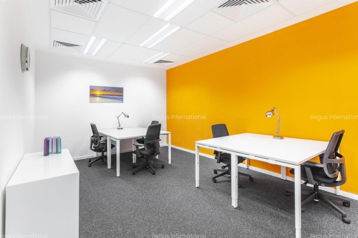 Spațiu de birou privat pentru 5 persoane în Regus Green Gate - 1