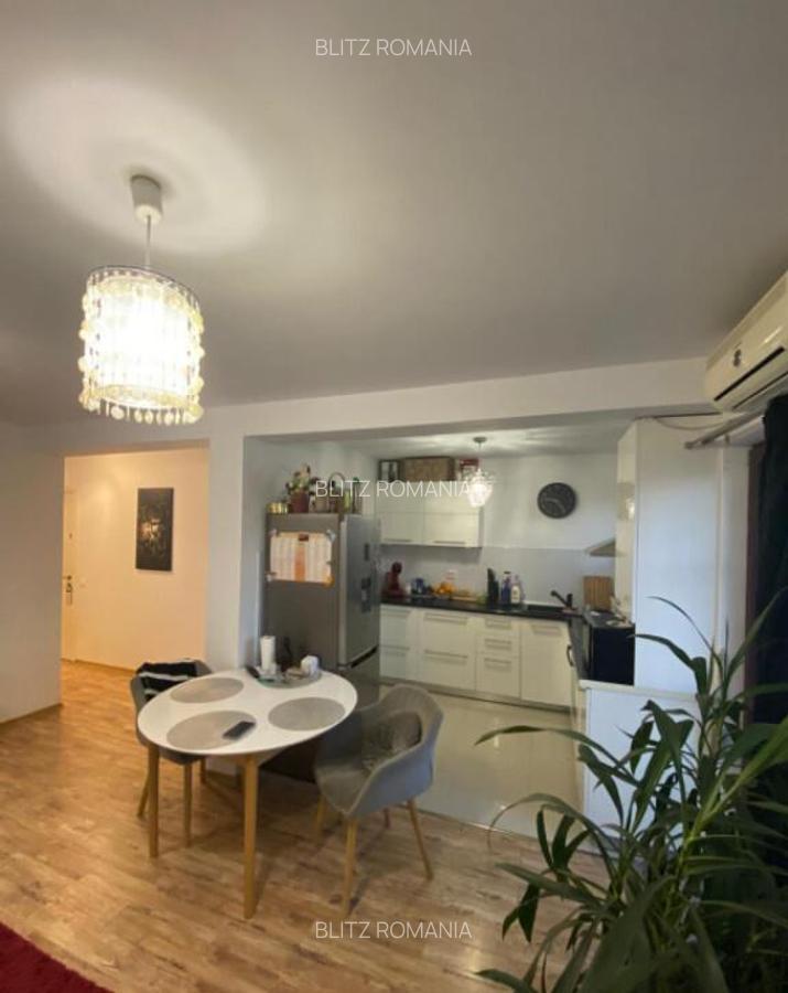 Apartament de vanzare, cu 3 camere, 120 mp, zona Marul de Au - 1