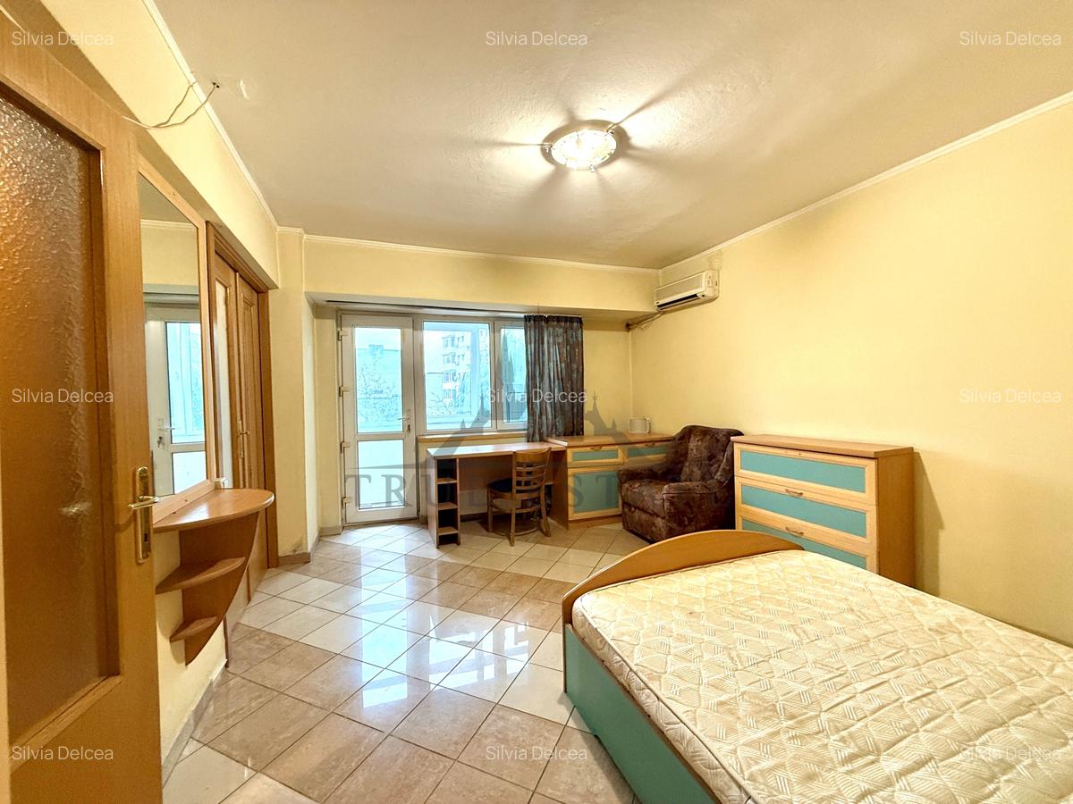Garsoniera Banu Manta cu vedere pe spate - 5