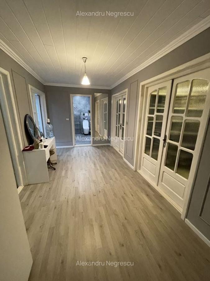 Casa S+P+E+M | 605 mp utili | 10 camere | 3 bucatarii | 4 bai | 3 terase | Garaj - 4