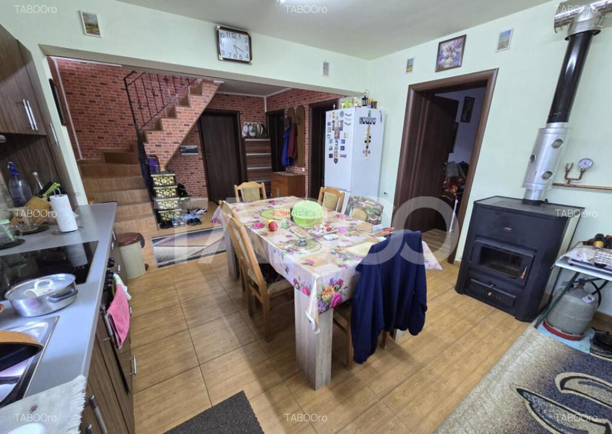 Casa de vanzare cu 6 camere 2 parcari curte libera 200 mp in - 18
