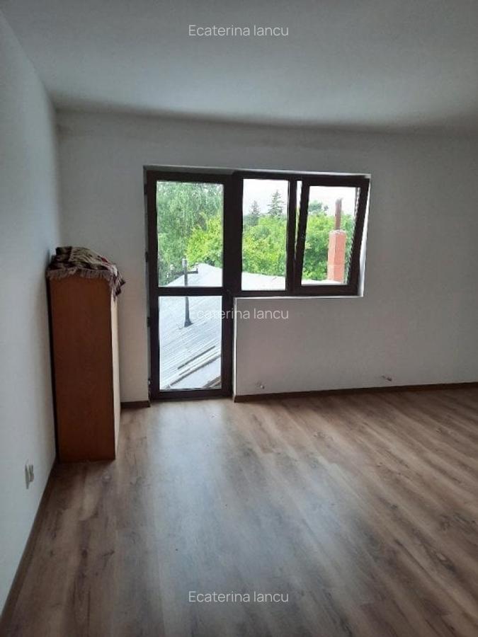 Casă cu 6 camere în Românești - 12