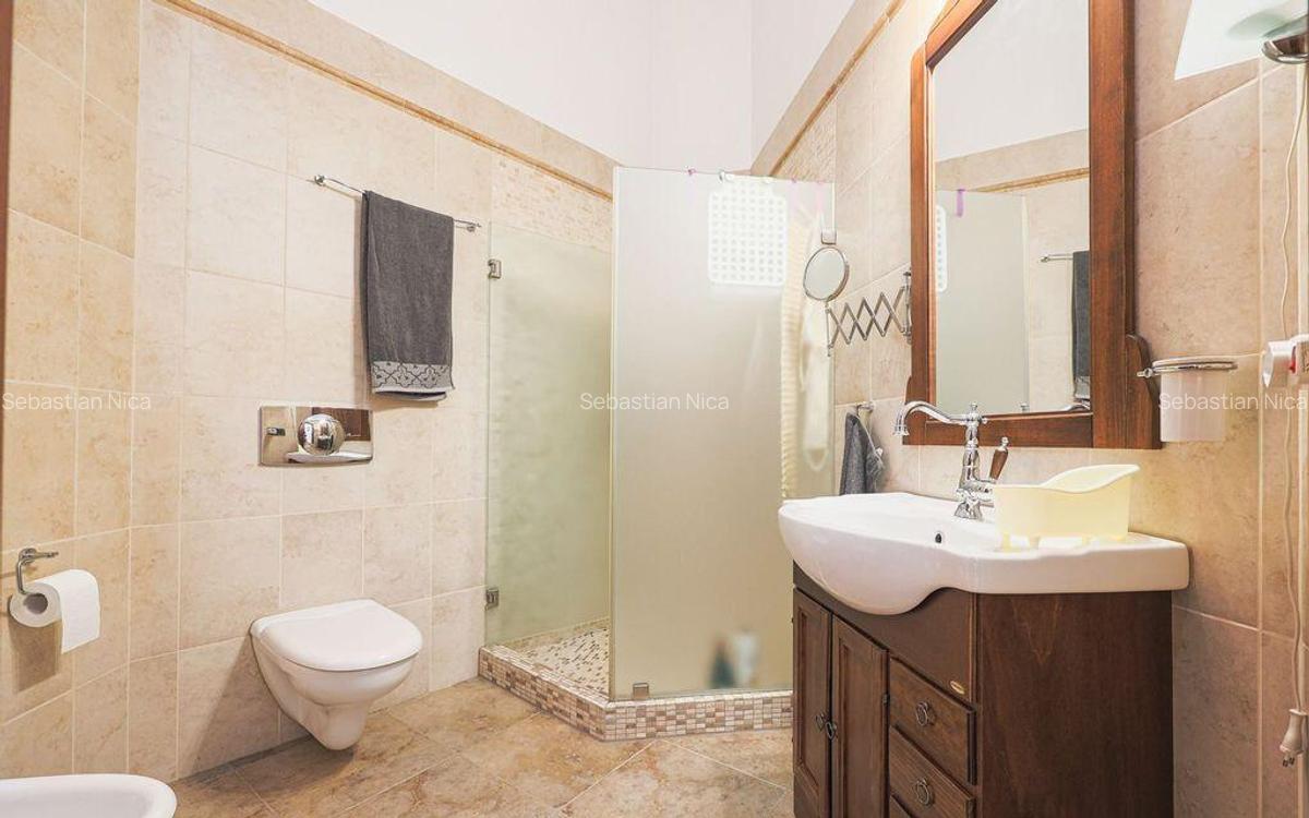 Apartament ultracentral cu 3 camere, 2 bai ?i curte pri... - 8